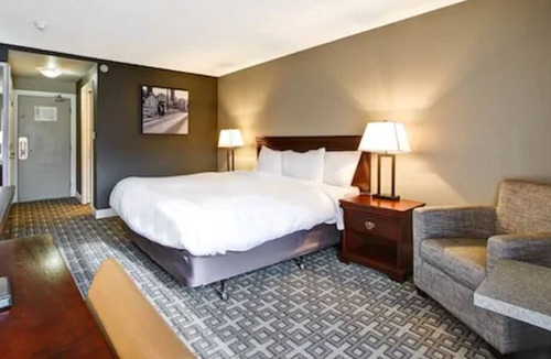 Waterloo Hotel | Inn of Waterloo and Conference Centre