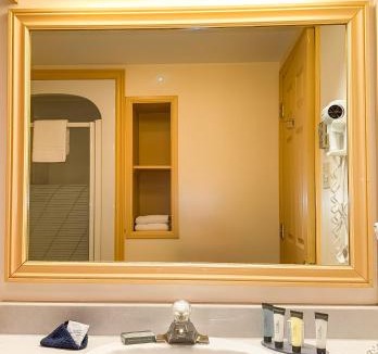 Fall River Hotel | Inn on the Lake