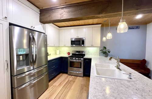 Port Sydney Cottage | Inn The Moment: A Bright and Cozy Getaway in the Heart of Muskoka