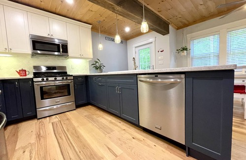 Port Sydney Cottage | Inn The Moment: A Bright and Cozy Getaway in the Heart of Muskoka