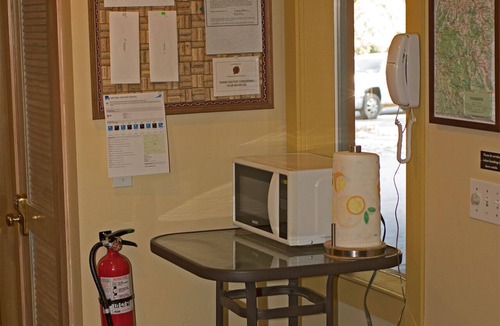 Yosemite West Apartment | Inside Yosemite Gates! Aspen Room, Minutes From Valley. Rents Jan-April only.