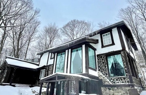 Cantley Ski Chalet | Insta-worthy artist’s retreat with amazing gazebo