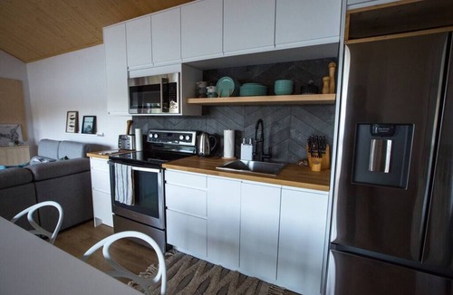 St-Aubert Ski Chalet | Intimate mini chalet. Lakeside.
