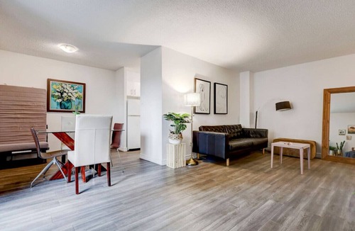 Chinatown Apartment | Inviting 1BR on Rene-Levesque