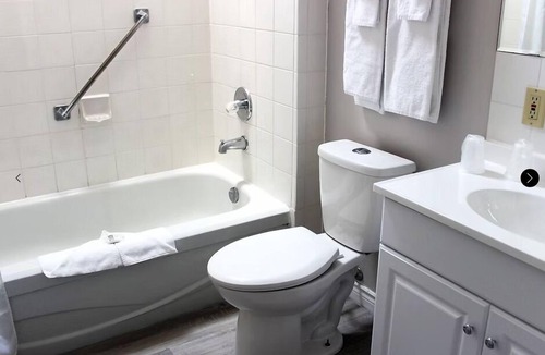 West Lake Hotel | Isaiah Tubbs Resort & Conference Centre