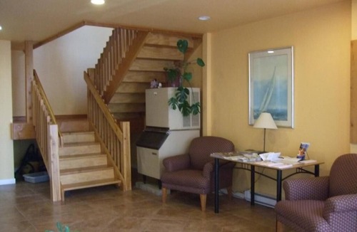 Historic Powell River Townsite Hotel | Island View Lodge