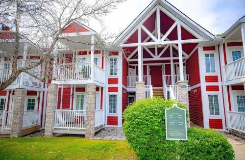 Oro-Medonte Apartment | Jacuzzi Suite with King bed, full kitchen