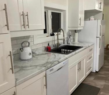 Lewisporte House | Jeans Place A Hot tub Oasis