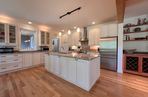 Tofino House | Jensen's Bay Getaway-S. Chesterman, Inlet Views!