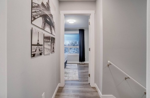 North Central Edmonton Apartment | Joey - Central Hub for Nomads & Urban Explorers!