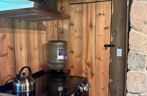 Innisfil Cabin | John Wayne Cedar Oasis