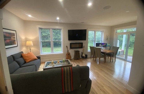 Chelsea House | Joly Home in the heart of Chelsea village. Near all the amenities.