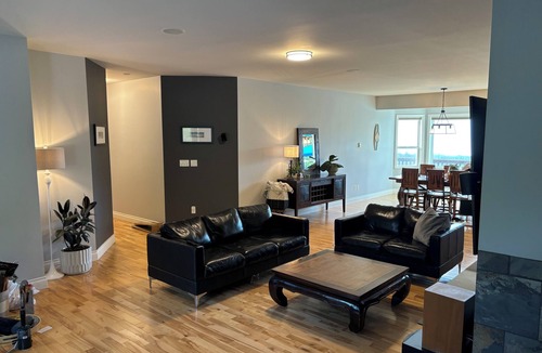 Juan de Fuca Electoral Area House | Jordan River spectacular view with 2 primary suites and pet-friendly!