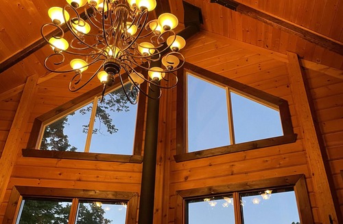 Bowman Ski Chalet | Joy's Chalet - Hottub, Lake, and Cliff