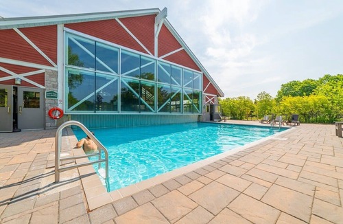 Oro-Medonte Apartment | Jr Club Suite: Kitchenette, Pool, HotTub, Gym, BBQ