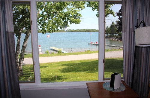 Manitoulin District House | *Just Launched* Quiet, Updated Waterfront House on Manitoulin Island, Sleeps 6.