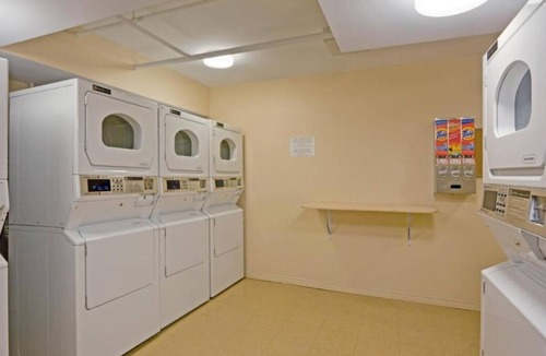 Quartier des Spectacles House | Just Minutes to Old Port! 3 Classy Units, Shopping & Dining, Full Kitchens