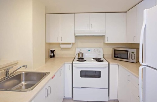 Quartier des Spectacles House | Just Minutes to Old Port! 4 Classy Units, Shopping & Dining, Full Kitchens