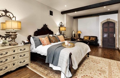 Dunchurch House | Just North of Muskoka. Enjoy a Hallmark Muskoka Experience at UBER LUXE RETREAT
