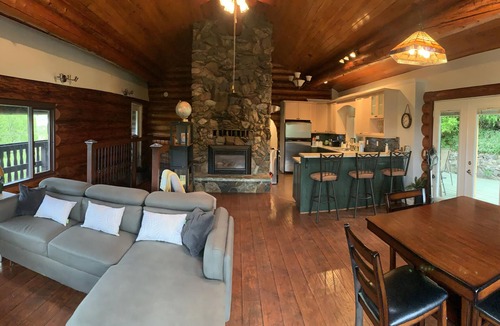 Kamloops House | Kamloops Riverside Lodge