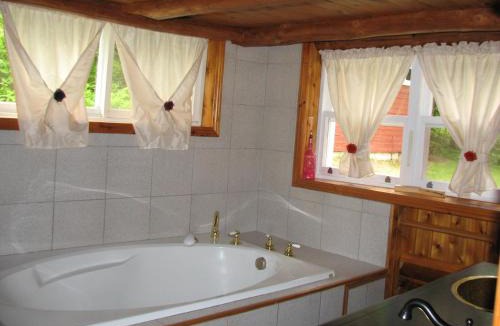 Saint-Michel-des-Saints Hotel | Kan-à-Mouche Pourvoirie Auberge et Chalets