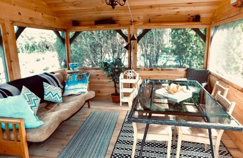 North Grenville House | Kanien'kehá:ka Roundhouse - Unique Cordwood Home - A Nature Lovers' Retreat