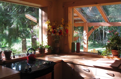 Kaslo House | Kaslo Getaway - private and natural experience.