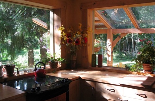 Kaslo House | Kaslo Getaway - private and natural experience.