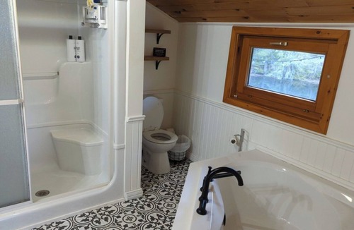 Trent Lakes Cottage | Kawartha Lakes Waterfront Cottage - Sleeps 16