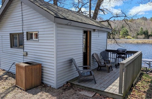 Algonquin Highlands Apartment | KAYAKS * CANOE * PADDLE BOARDS * WIFI * SATELLITE TV