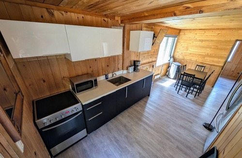 Algonquin Highlands Cottage | KAYAKS * CANOE * PADDLE BOARDS * WIFI * SATELLITE TV