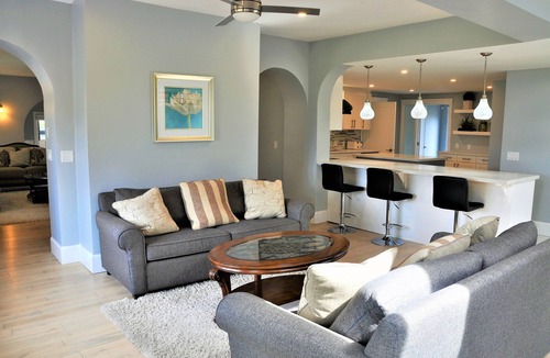 South Central House | Kelowna's Beach House