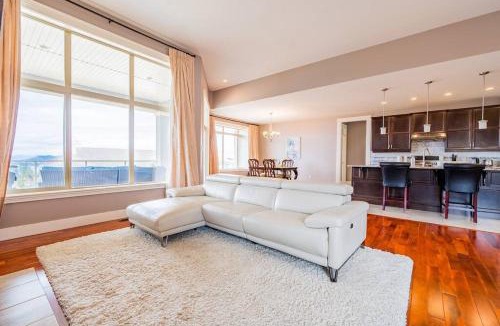 Southwest Mission House | Kelowna Spacious Upper Floor 2BD