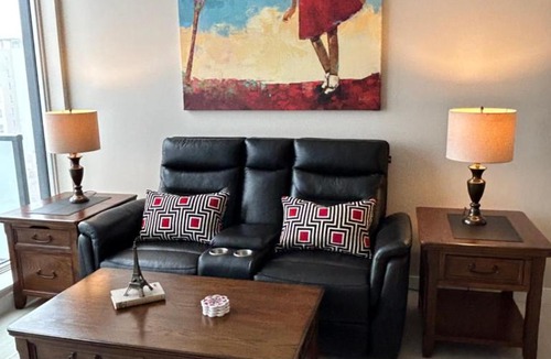 Kensington Apartment | Kensington King Bed, Air Conditioned, Parking, Sunnyside C-Train, Top Property