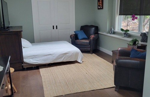 Salt Spring Island Apartment | Kick back and relax in this Quiet, calm, stylish and newly built space.