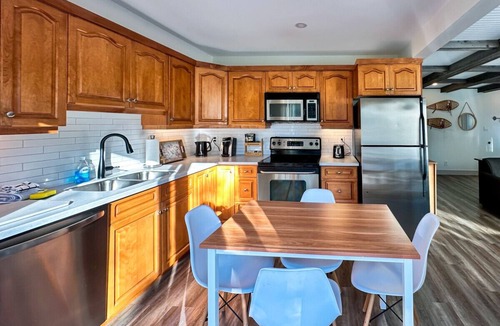 Collingwood House | Kickback in Beautiful tranquil centrally located condo