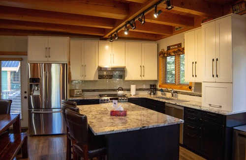 Golden Ski Chalet | Kicking Horse Cabin Retreat