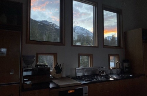 Golden Ski Chalet | Kicking Horse Gem-Best Views on the Mountain