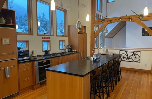 Golden Ski Chalet | Kicking Horse Gem-Best Views on the Mountain