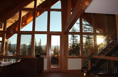 Golden Ski Chalet | Kicking Horse ski Chalet Great views,2 wood fires, hot tub, sauna, heated floor