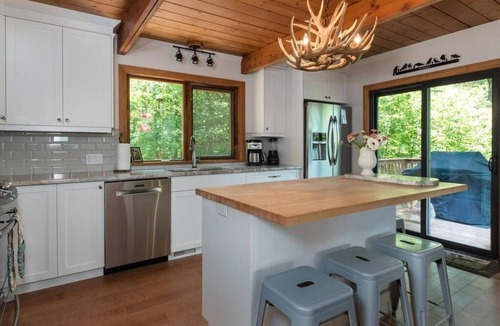 Tay Valley Cottage | Kid-friendly lakefront family cottage (4br, 3ba) on 11 acres with swim-off dock