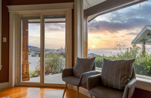 West Sechelt House | Kin Ranch - A Peaceful Garden Oasis with Luxe Views