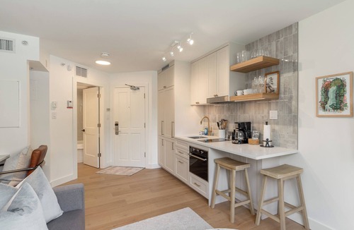 Whistler Cay Heights Apartment | KING Bed - Premium Hotel Style Suite - Centrally Located Steps from from Village