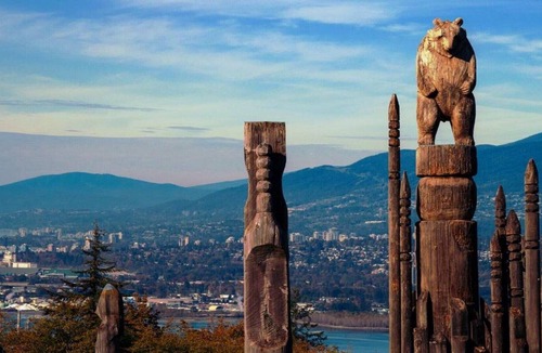 Burnaby House | King size 5 bedroom apartment clean and modern