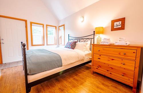 Ucluelet House | Kingfisher, Waterfront Cabin with Inlet with Mountain Views