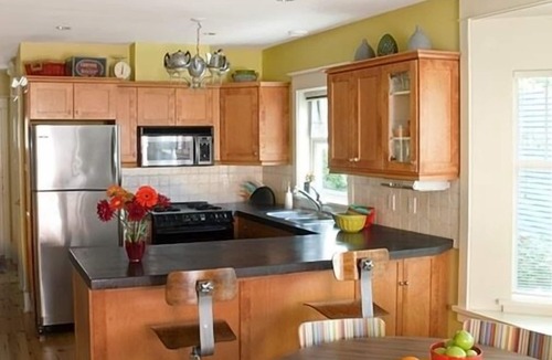 Kitsilano House | Kitsilano 2 BR+Den, 3 BA by UBC, Hospital, Beach: BOOK BY 10/31 SAVE $150/MONTH