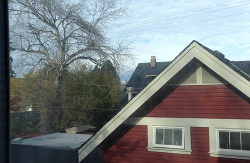 Kitsilano House | Kitsilano 2 BR+Den, 3 BA by UBC, Hospital, Beach: BOOK BY 10/31 SAVE $150/MONTH