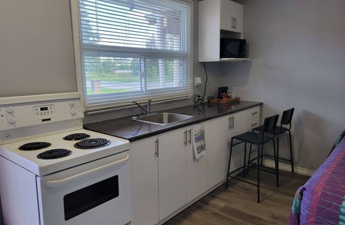 Cobourg Hotel | Knights Inn Cobourg