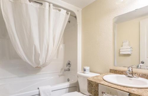 Orillia Hotel | Knights Inn Orillia