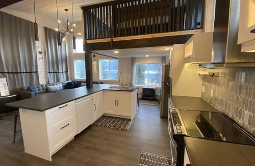 Central Kootenay Cabin | Kootenay Lake & Mountain Luxury Cabin. Stunning Views! Private Beach! Sleeps 2-6